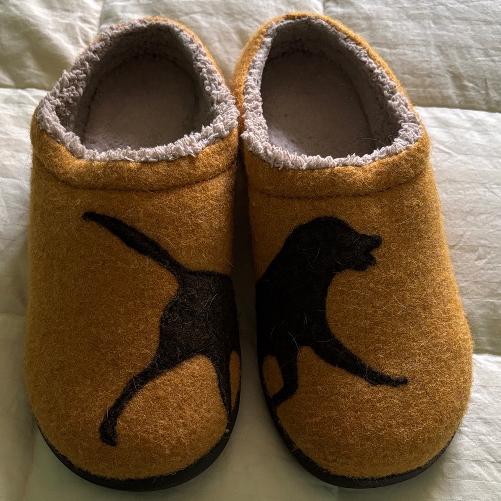 LL BEAN Wool Slip-On scuffs with chocolate lab Dog Silhouette